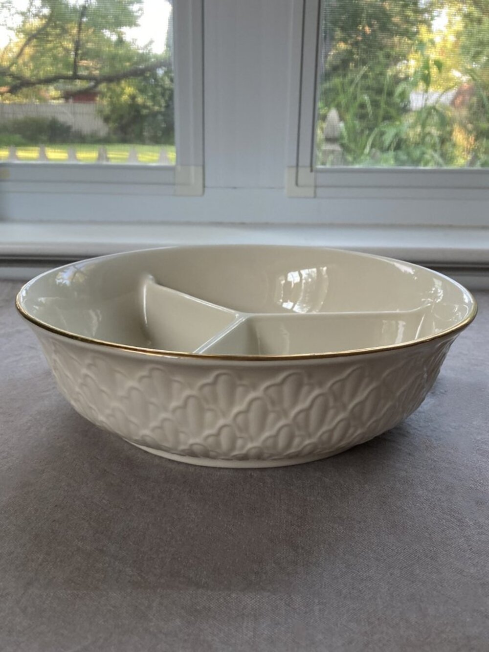 Lenox "Jacquard Gold" Gold Trim 8 1/2" Divided 3-Part Relish Serving Dish